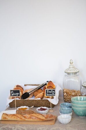 Free daily buffet breakfast - Casa das Palmeiras Charming House Azores (Ponta Delgada)