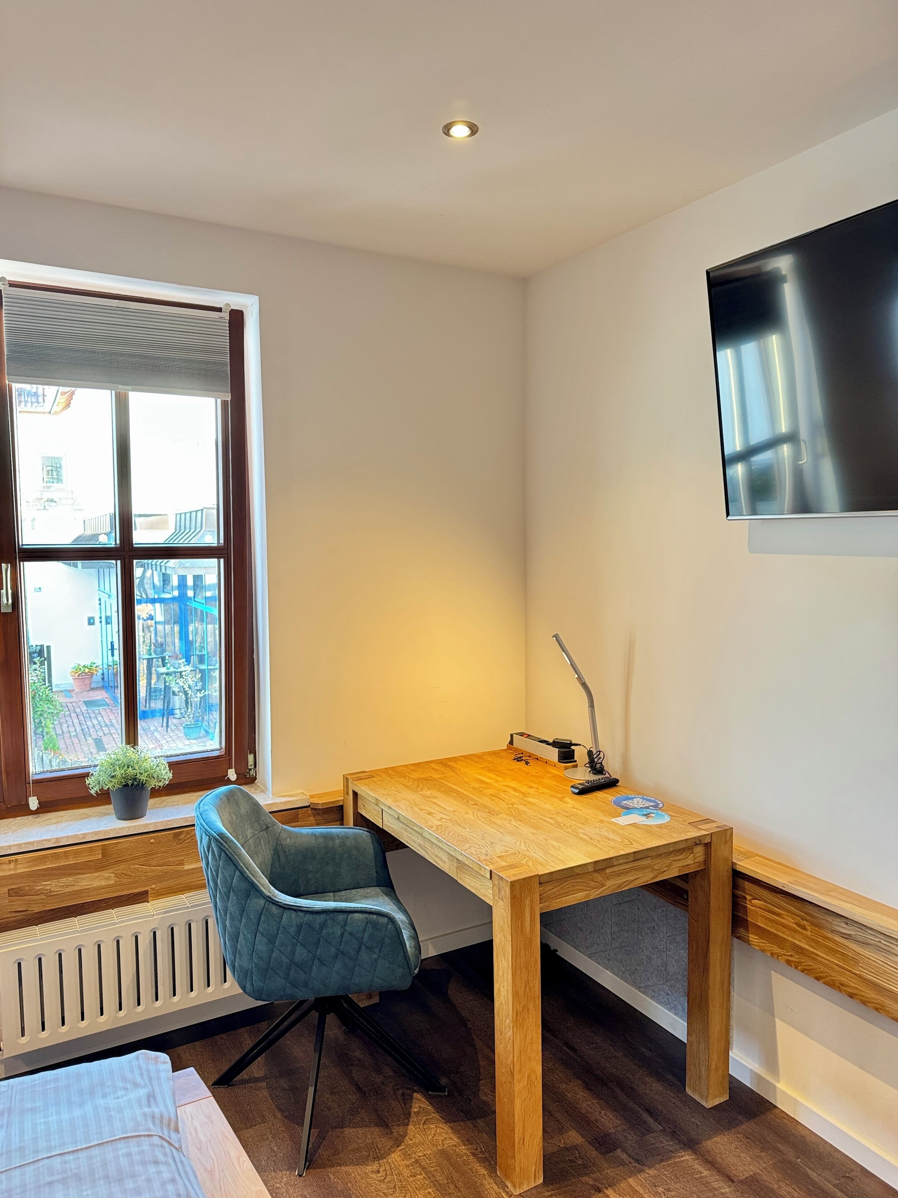 double room | desk, soundproofing, free wifi, bed sheets