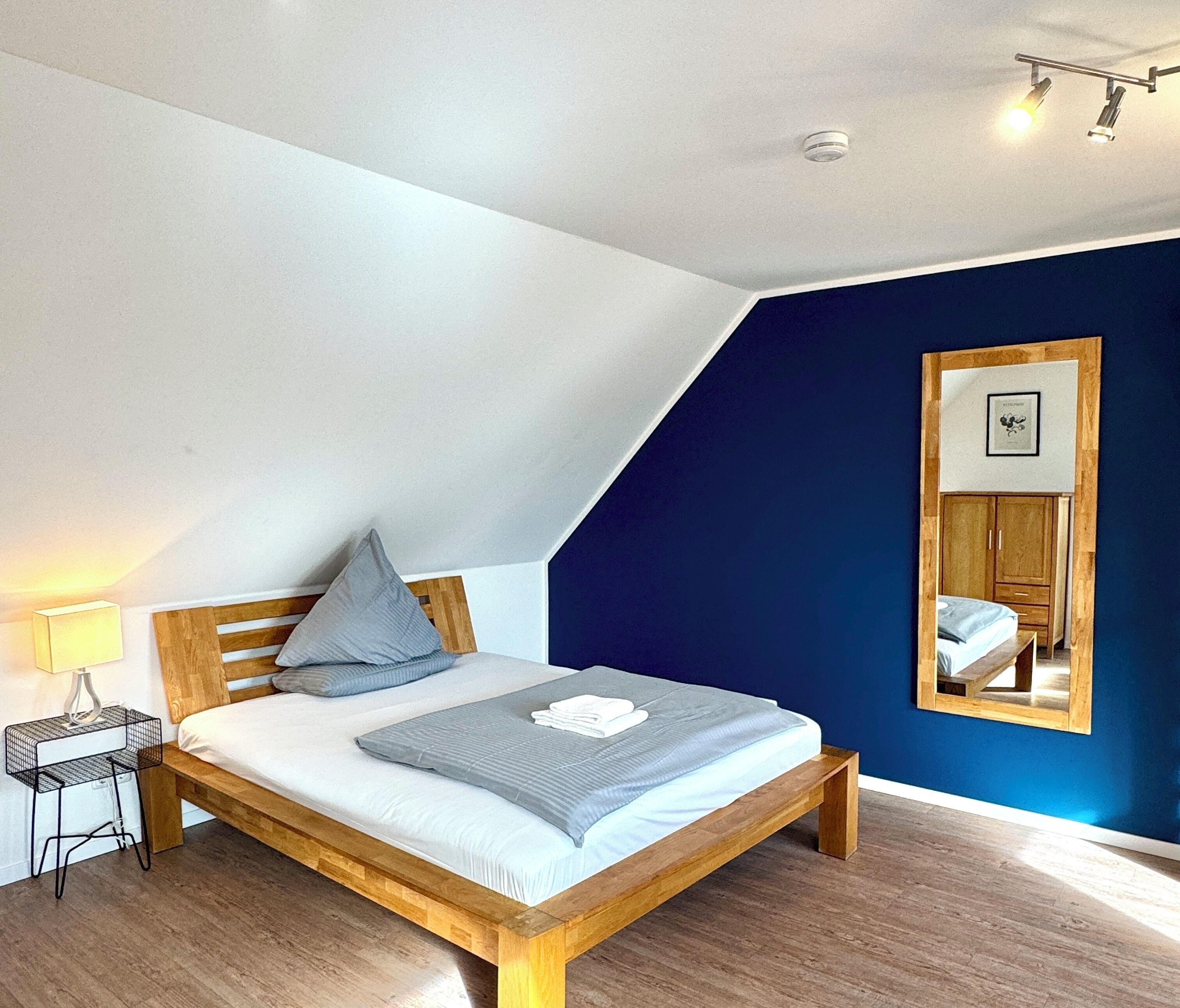 apartment | desk, soundproofing, free wifi, bed sheets