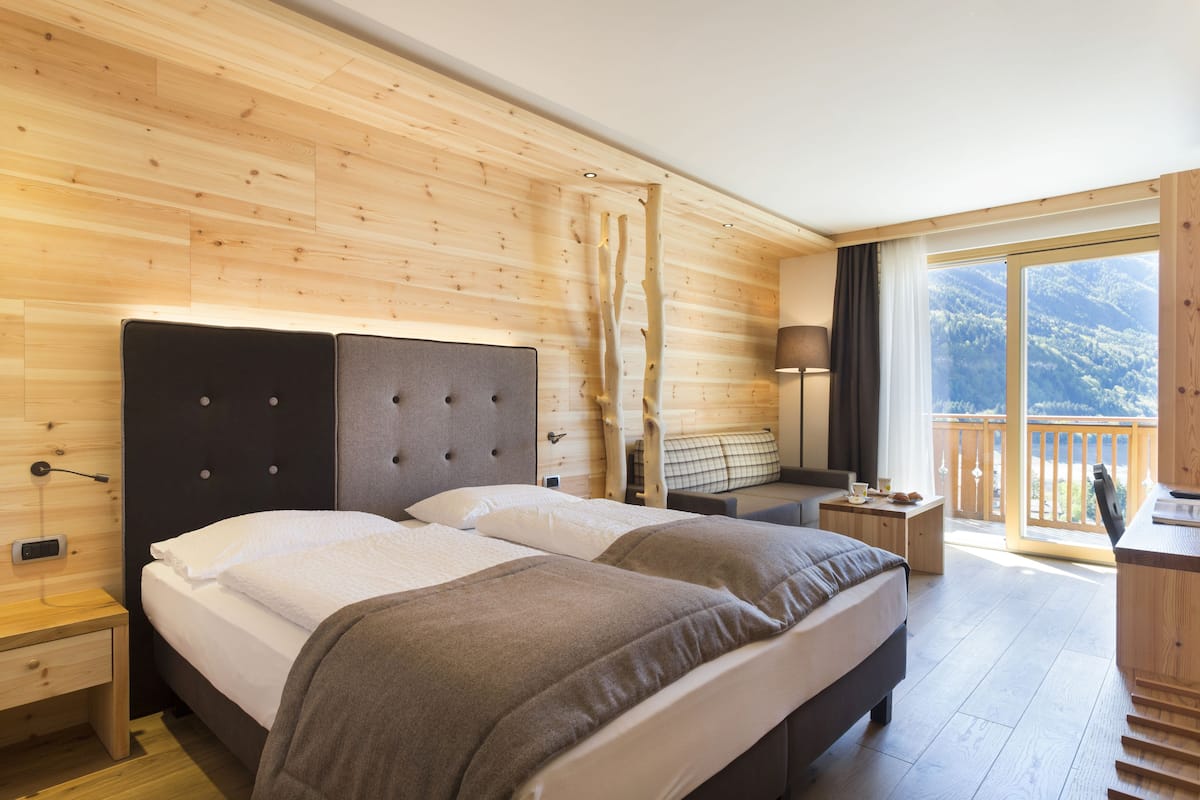 Family Room (2 adults and 1 child) | In-room safe, desk, blackout drapes, cribs (surcharge)