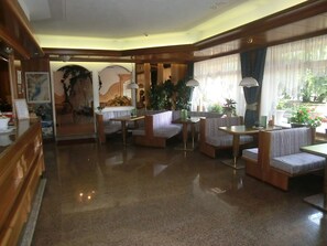 Frühstück, Mittagessen, Abendessen, italienische Küche 