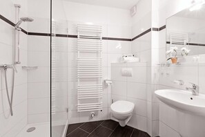 淋浴設備、免費梳洗用品、風筒、提供毛巾