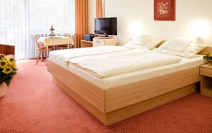 Caja de seguridad en la habitación y escritorio 