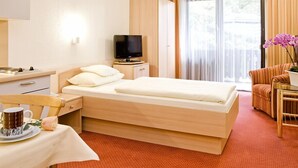 Zimmersafe, Schreibtisch, Bügeleisen/Bügelbrett, Zustellbetten
