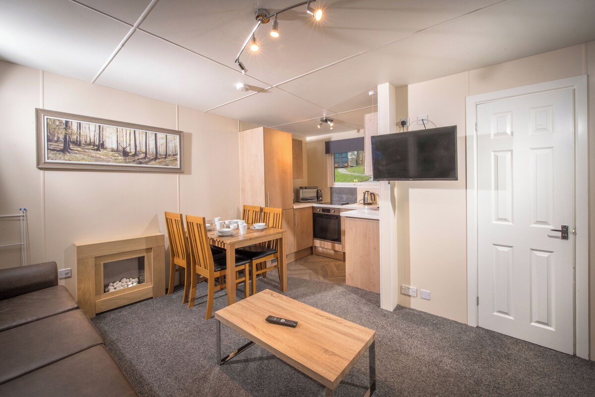 Chalet, 2 Bedrooms (Gold) | Living room