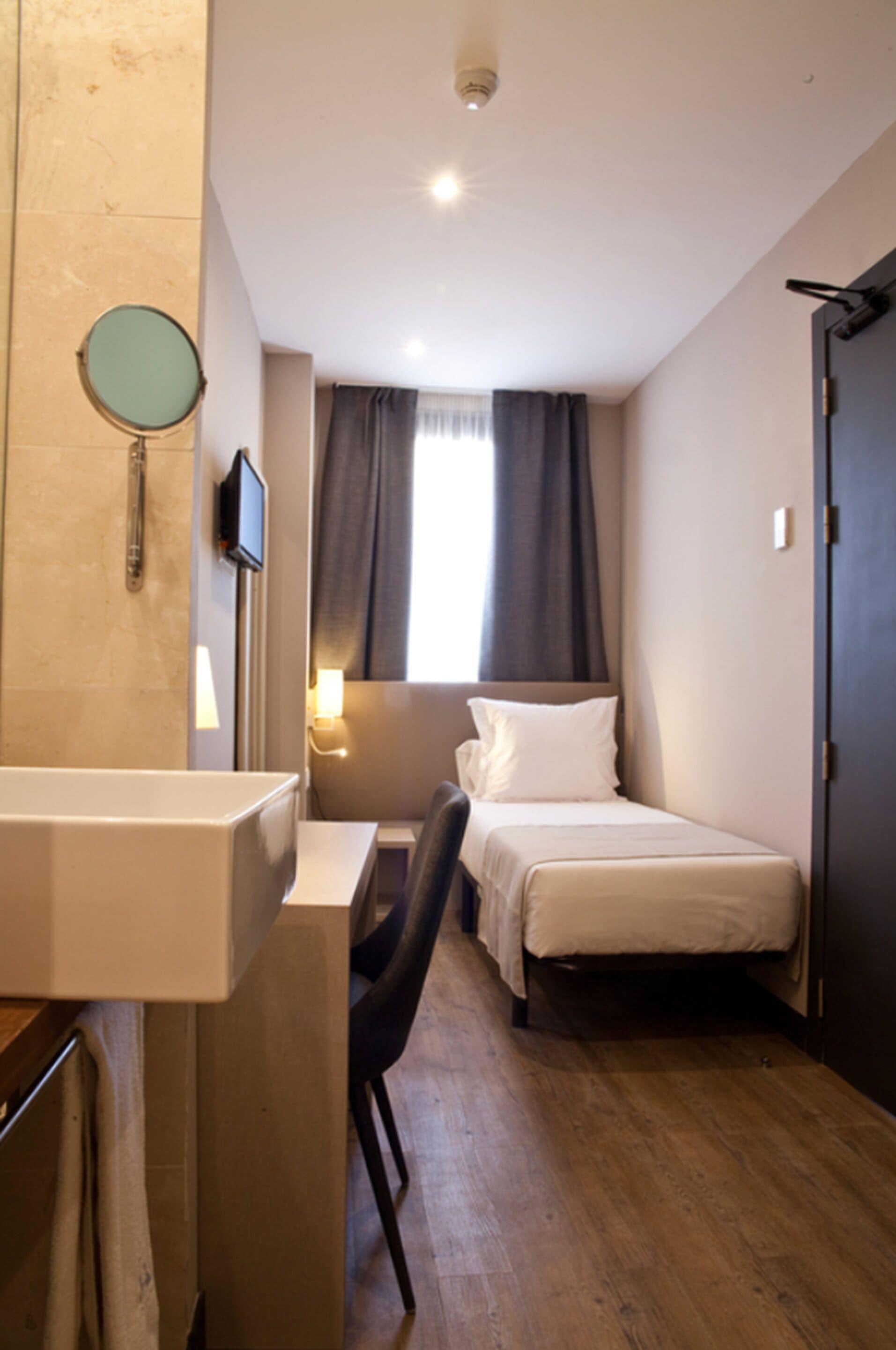 standard single room | in-room safe, desk, blackout curtains, soundproofing