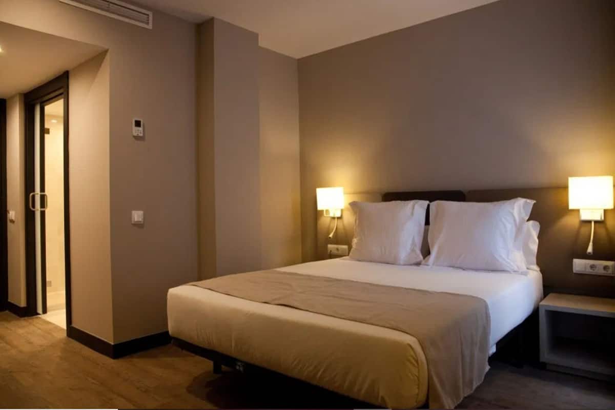 Junior-Suite | Zimmersafe, Schreibtisch, Verdunkelungsvorhänge, schallisolierte Zimmer