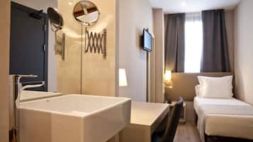 Habitació individual estàndard | Caixa forta a l'habitació, escriptori i cortines opaques