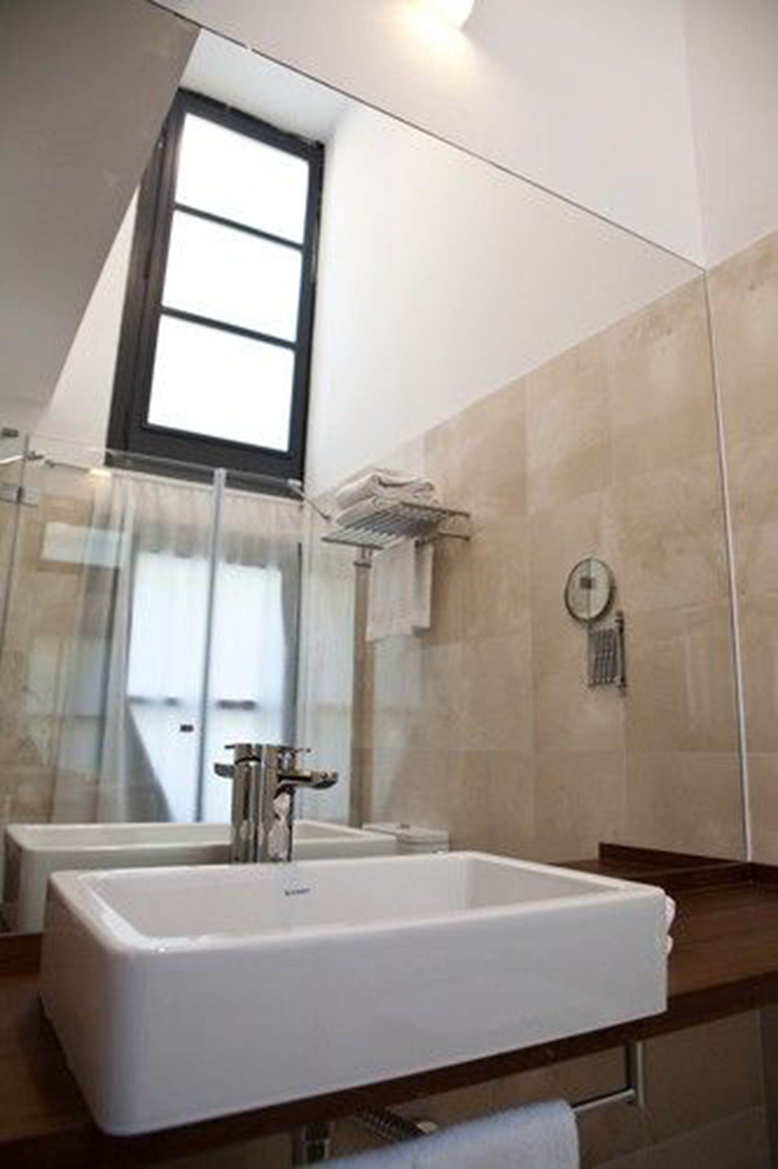 superior double or twin room (sofa) | bathroom | shower, free toiletries, hair dryer, towels