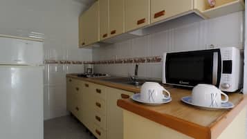 Apartment, 1 Bedroom, Kitchen, Partial Ocean View (N 1) | Private kitchen | Fridge, electric kettle
