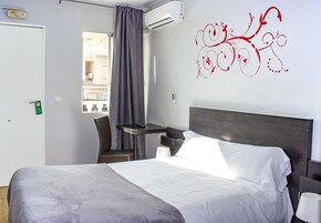 Habitación individual, vistas parciales al mar | Escritorio, espacio para trabajar con un portátil, cortinas opacas