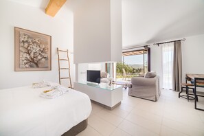 Premium Suite | Down duvets, minibar, in-room safe, individually decorated - Agroturismo Ses Vistes (Porreres)