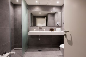 Twin Room | Bathroom | Towels - Bluesock Hostels Porto (Porto)