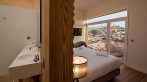 Premium bedding, in-room safe, soundproofing, WiFi (free) - Bluesock Hostels Porto (Porto)