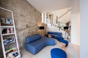 Library - Bluesock Hostels Porto (Porto)