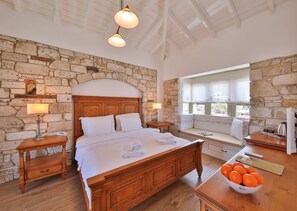 Deluxe Double Room | Premium bedding, in-room safe, desk, soundproofing - Köşe Konak (Cesme)