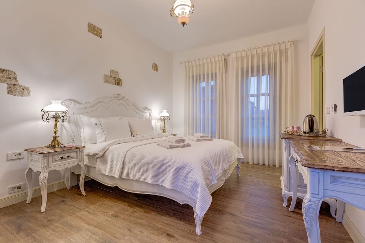 Junior Double Room, Ground Floor | Premium bedding, in-room safe, desk, soundproofing