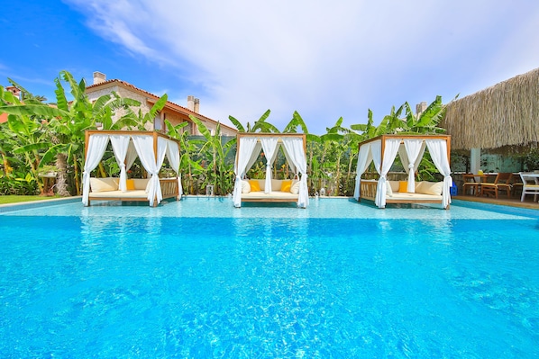 Outdoor pool, free cabanas, pool umbrellas - Köşe Konak (Cesme)