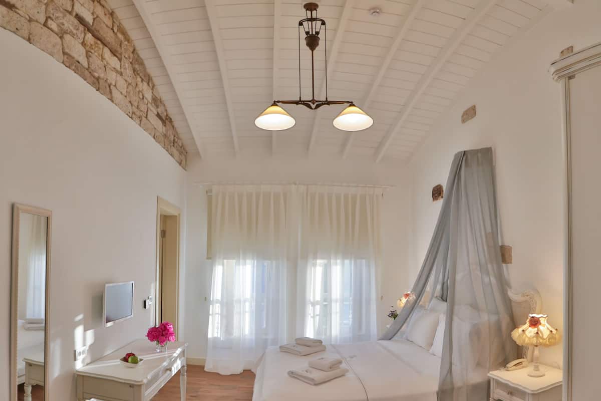 Standard Double Room | Premium bedding, in-room safe, desk, soundproofing