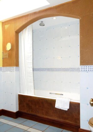 Kamar Double Standar, 1 Tempat Tidur Double | Tempat tidur bayi gratis, tempat tidur lipat/tambahan, dan Wi-Fi gratis