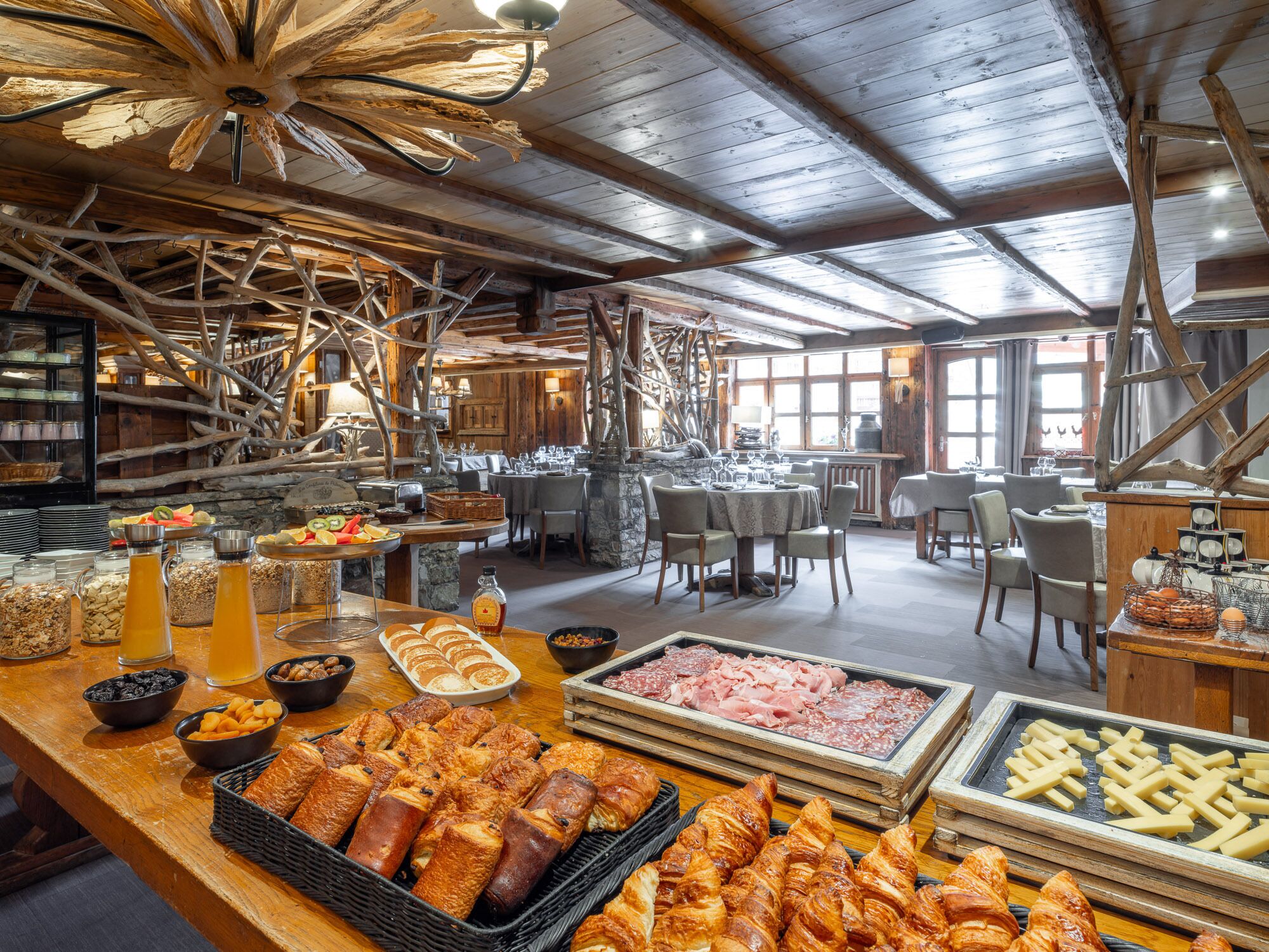 Daily buffet breakfast for a fee