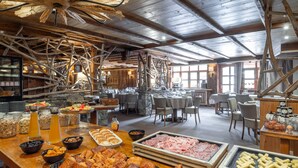 Desayuno buffet todos los días (con cargo)