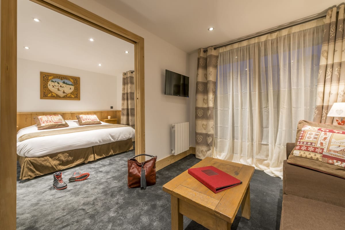 Suite | 1 bedroom, in-room safe, blackout drapes, free WiFi