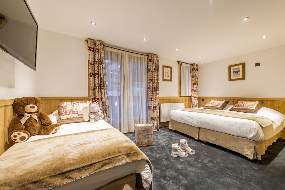 Traditional Triple Room | 1 bedroom, in-room safe, blackout drapes, free WiFi