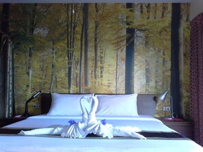 1 ห้องนอน, ตู้นิรภัยในห้องพัก, พื้นที่ทำงานแบบใช้แล็ปท็อป