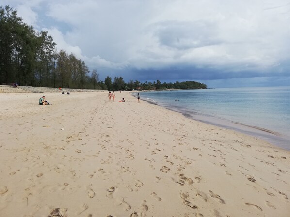 Beach nearby, 6 beach bars