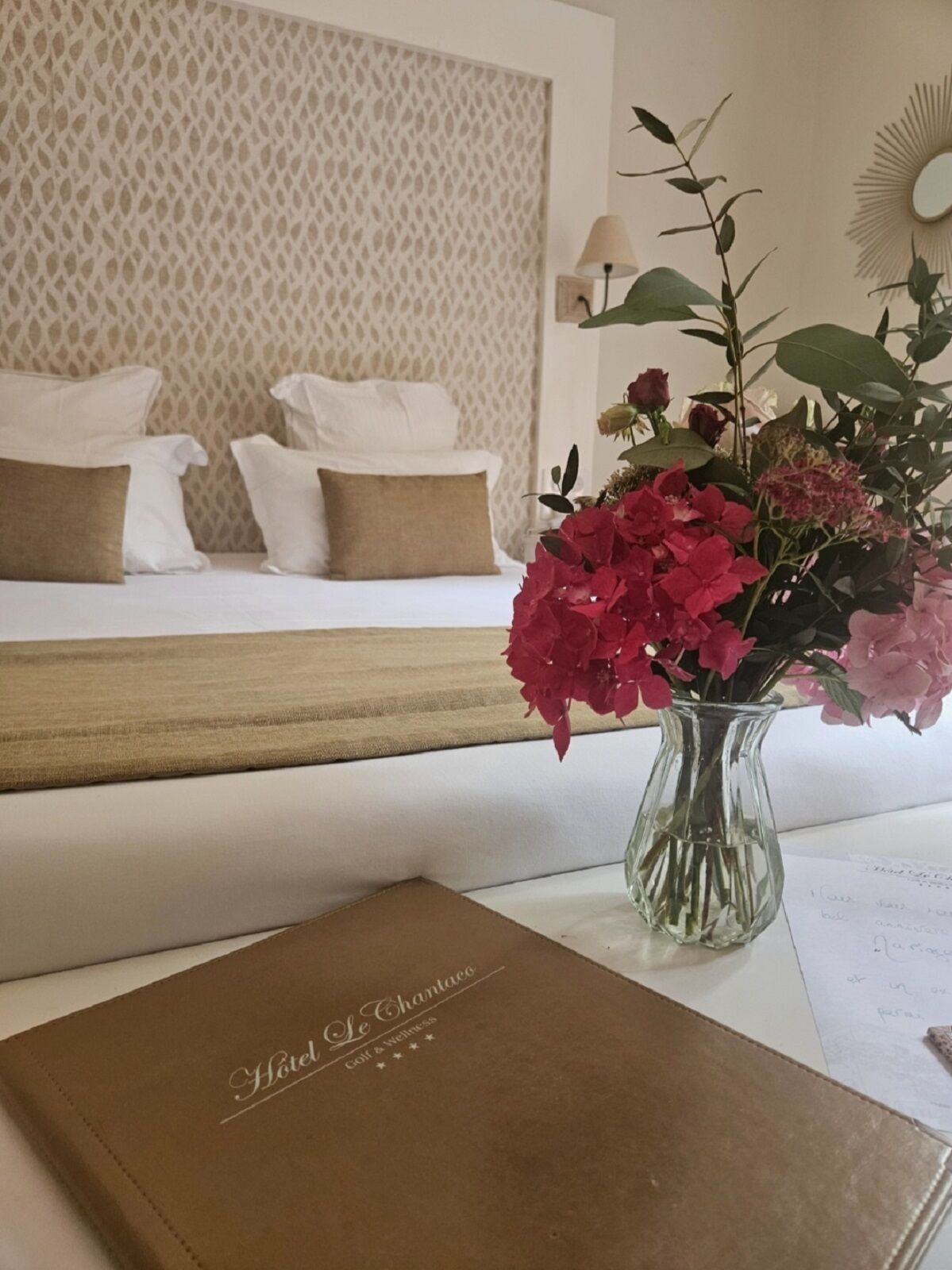 Habitación doble estándar | Ropa de cama de alta calidad y minibar 