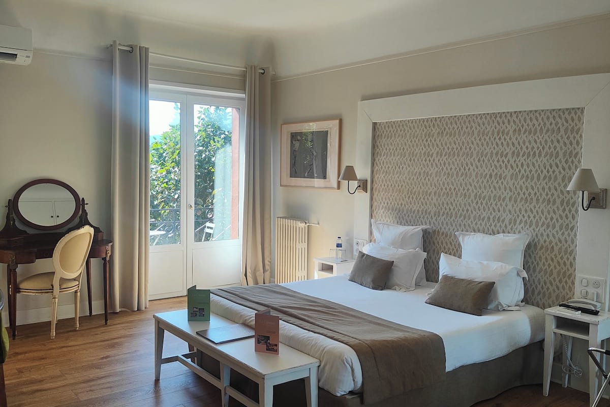 deluxe double room | 1 bedroom, premium bedding, minibar, in-room safe