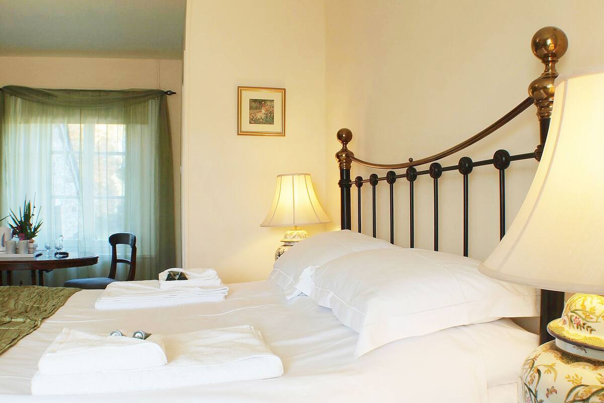 1 bedroom, premium bedding, iron/ironing board, free cots/infant beds