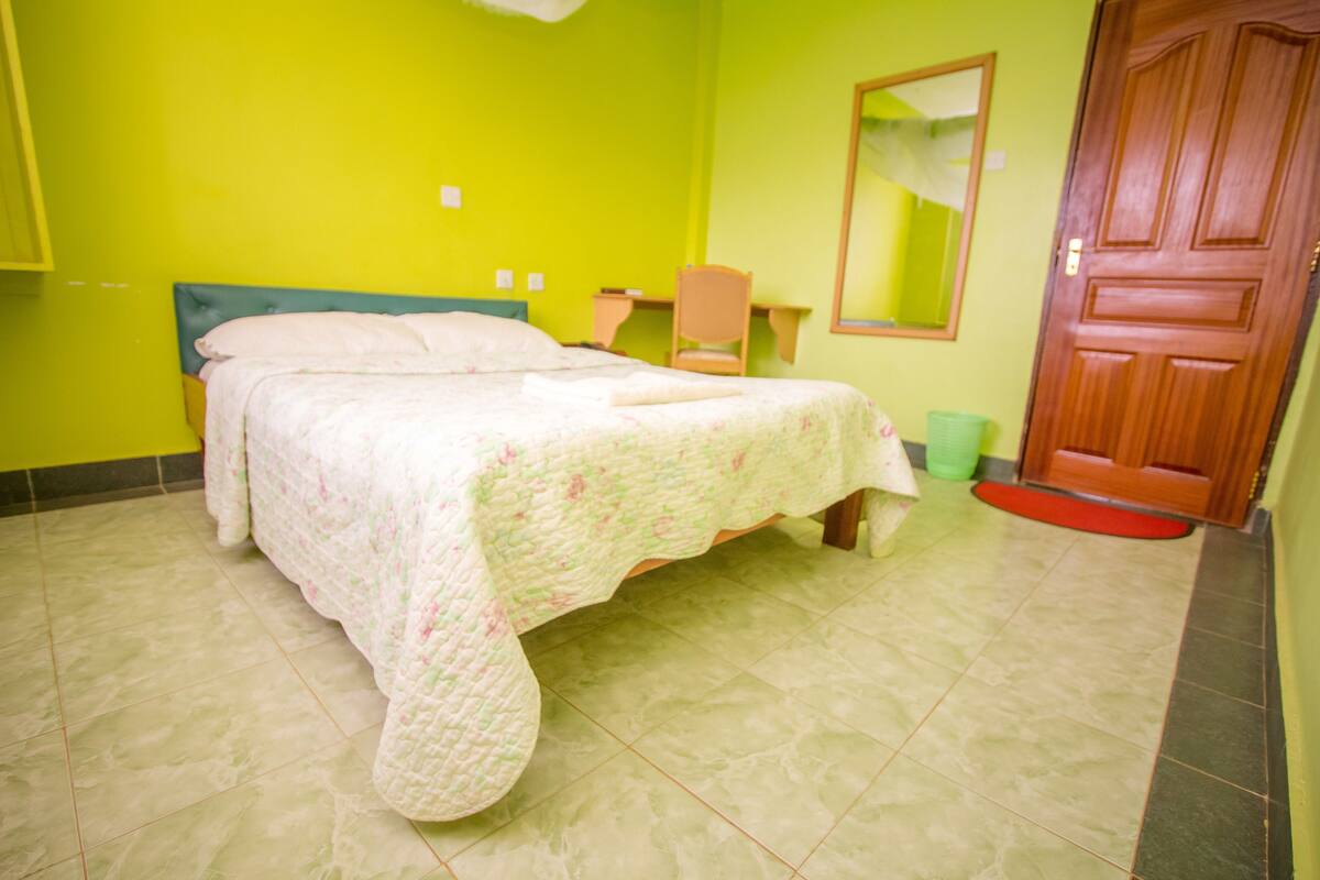 Kamar Double Standar | Meja kerja dan Wi-Fi gratis