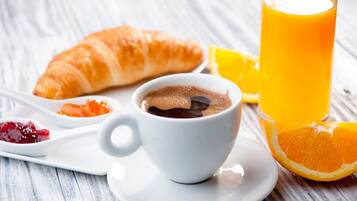Daily continental breakfast (MGA 26000 per person)