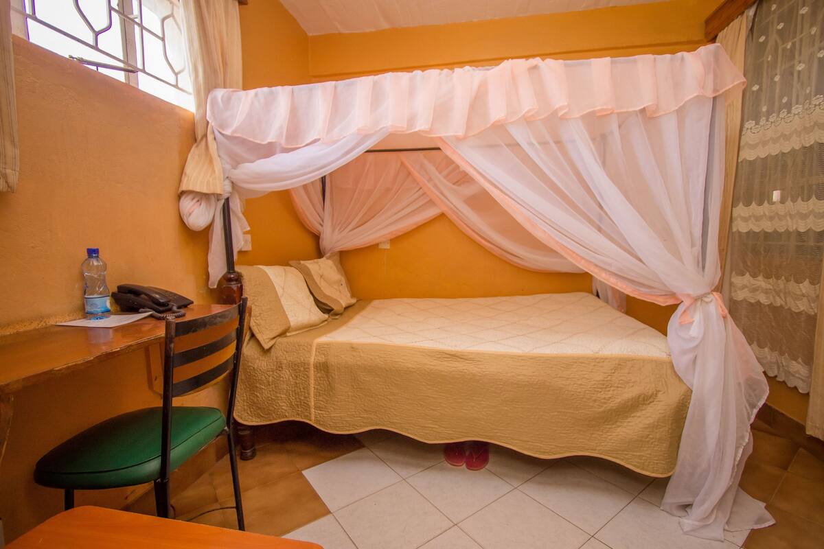 Standard Double Room | Desk, soundproofing, WiFi (free)