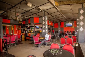 Bar (on property) - Hotel Nomad (Kitengela)