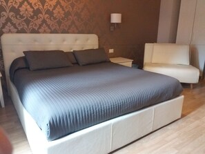 Classic Triple Room | Free WiFi, bed sheets - B&B Gmatt Rooms (Rome)