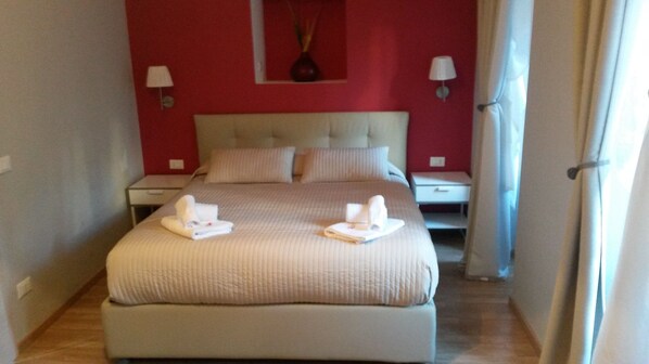 Comfort Quadruple Room | Free WiFi, bed sheets - B&B Gmatt Rooms (Rome)