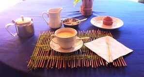 Petit déjeuner continental (8.5 USD par personne)