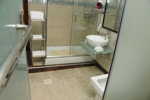 Bathroom - Igongo Country Hotel & Cultural Centre (Mbarara)