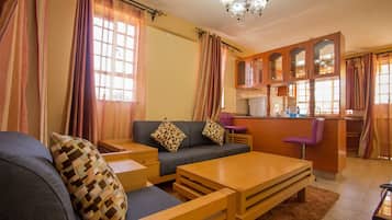 Apartament, 1 dormitori | Sala d'estar | Televisor de pantalla plana