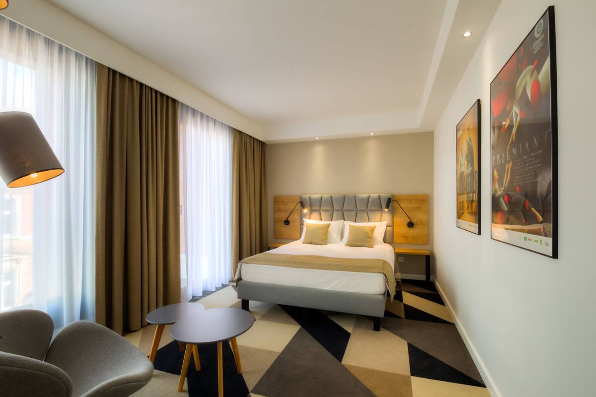 Ropa de cama de alta calidad, escritorio, sistema de insonorización