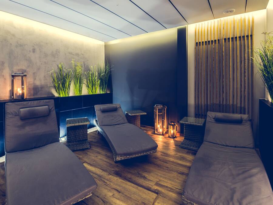 Dampfbad, Körperbehandlungen, Warmsteinmassagen, Körperpeelings