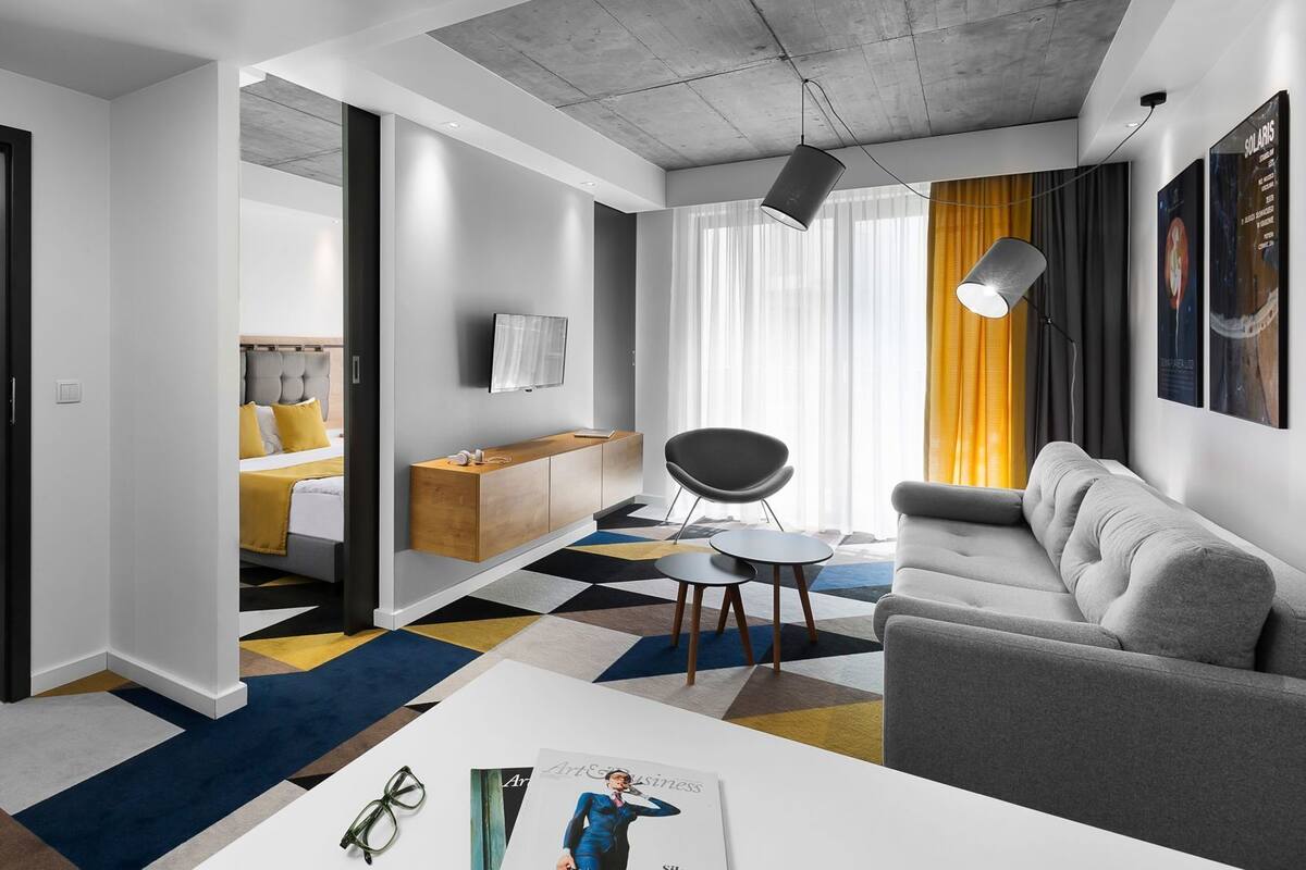 Ropa de cama de alta calidad, escritorio, sistema de insonorización