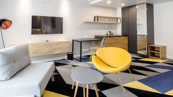 Deluxe Room, optional Kitchenette | Living area | Flat-screen TV