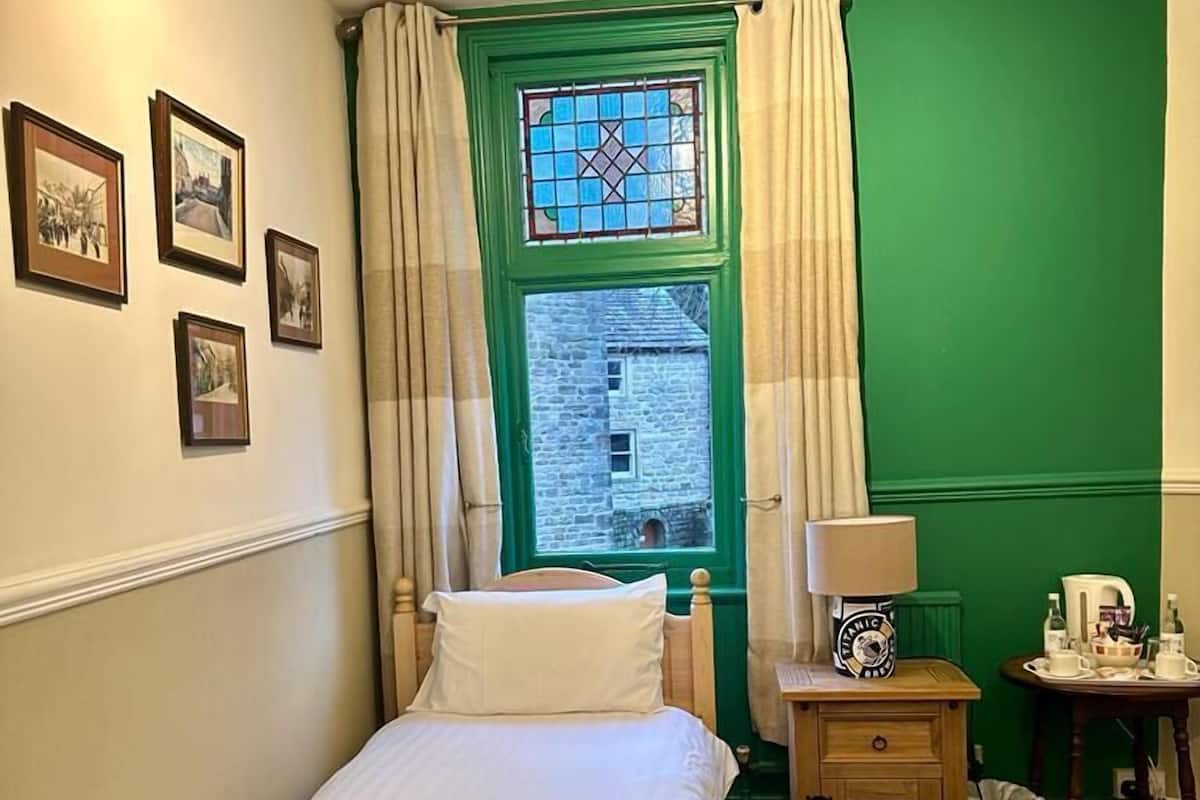 Standard Twin Room | Iron/ironing board, free WiFi, bed sheets