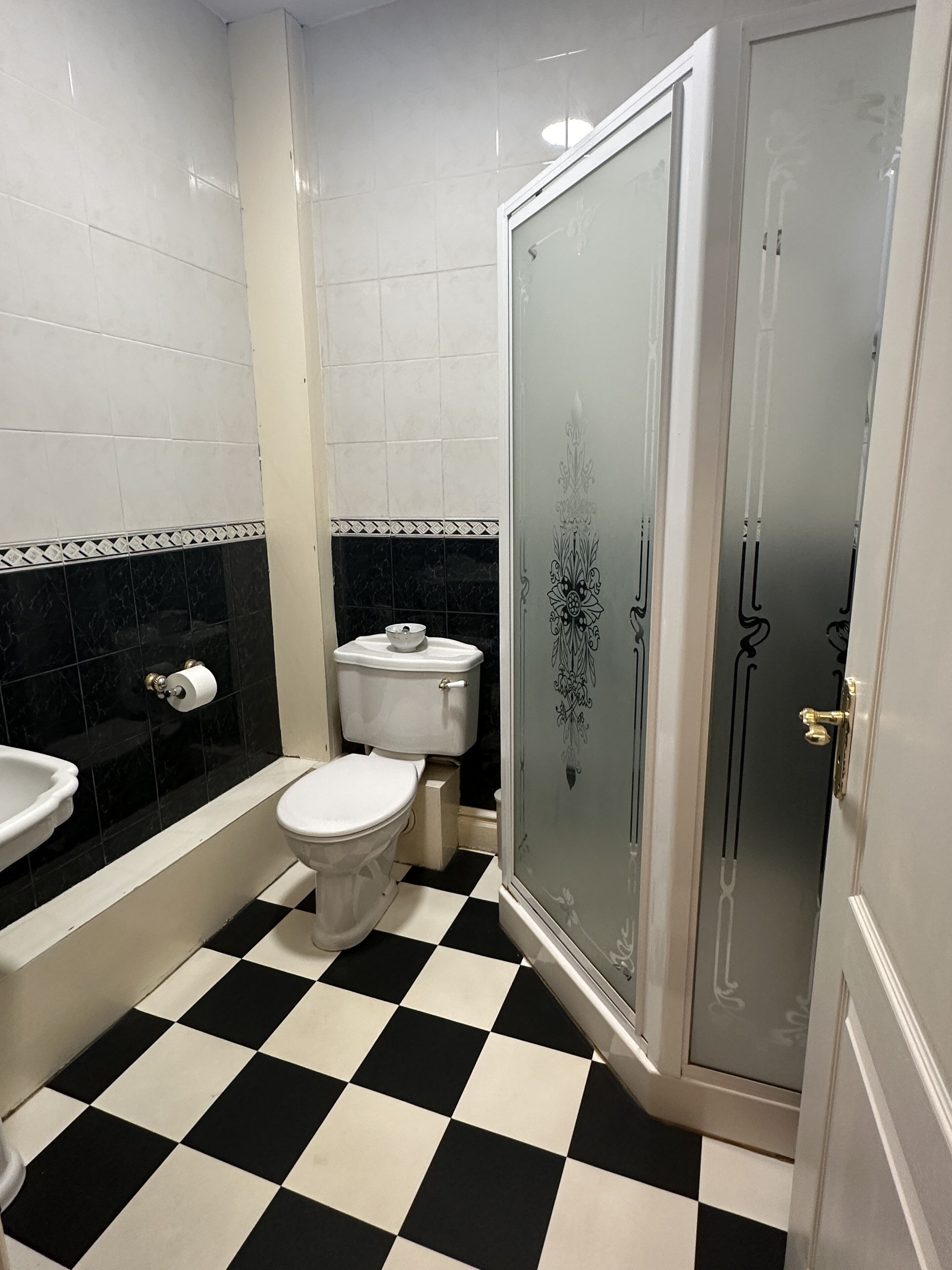 Standard Double Room | Bathroom