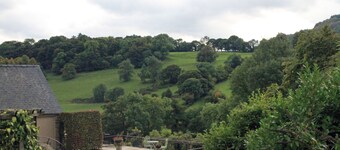 老诗人角落酒店