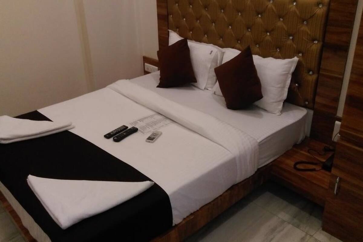 Desk, rollaway beds, free WiFi